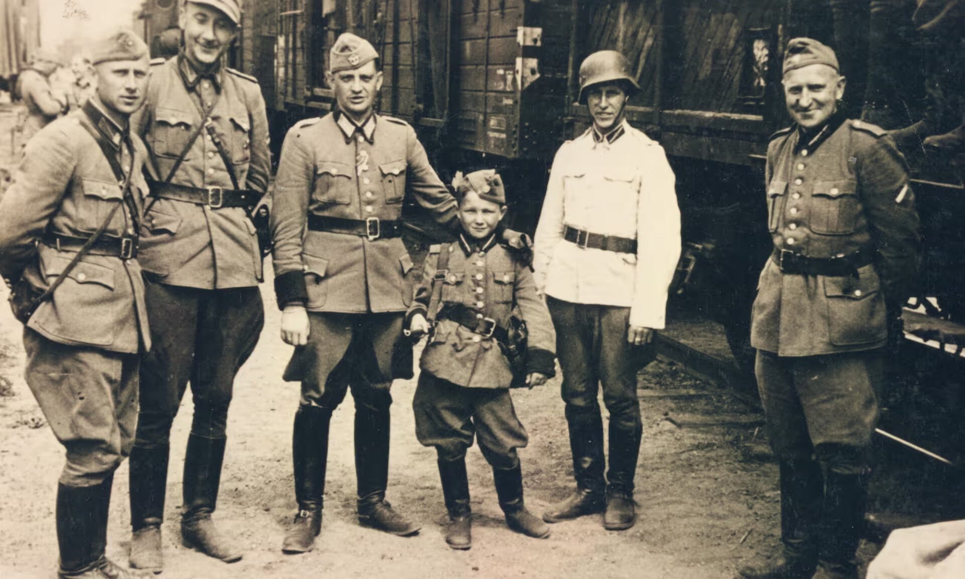 Мальчик-еврей, ставший «талисманом» нацистов: необыкновенная история Алекса Курзема